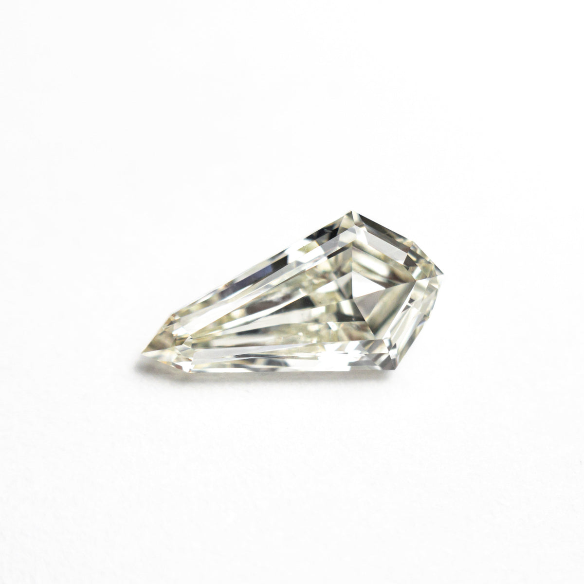 0.95ct 9.89x5.22x2.99mm SI1 L Shield Step Cut 25955-02
