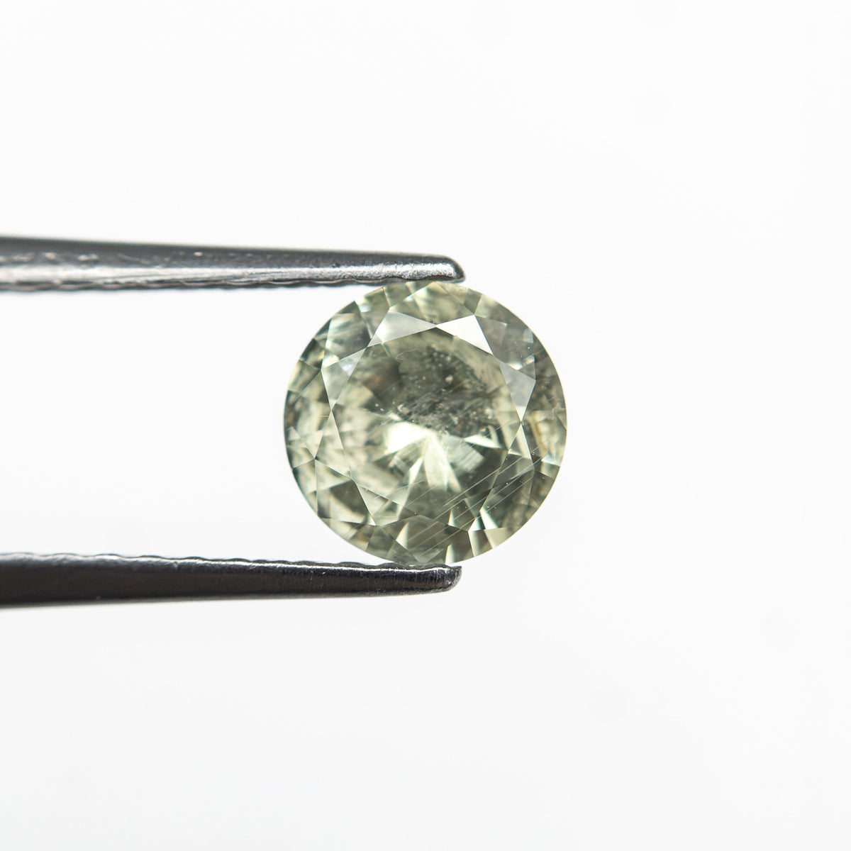 0.73ct 5.56x5.53x3.28mm Round Brilliant Sapphire 26134-18