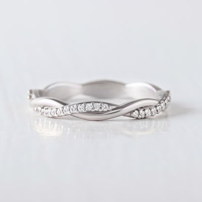 Briar ~ Diamond Ring