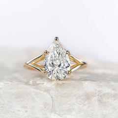 Finn ~ Pear Split Band Ring