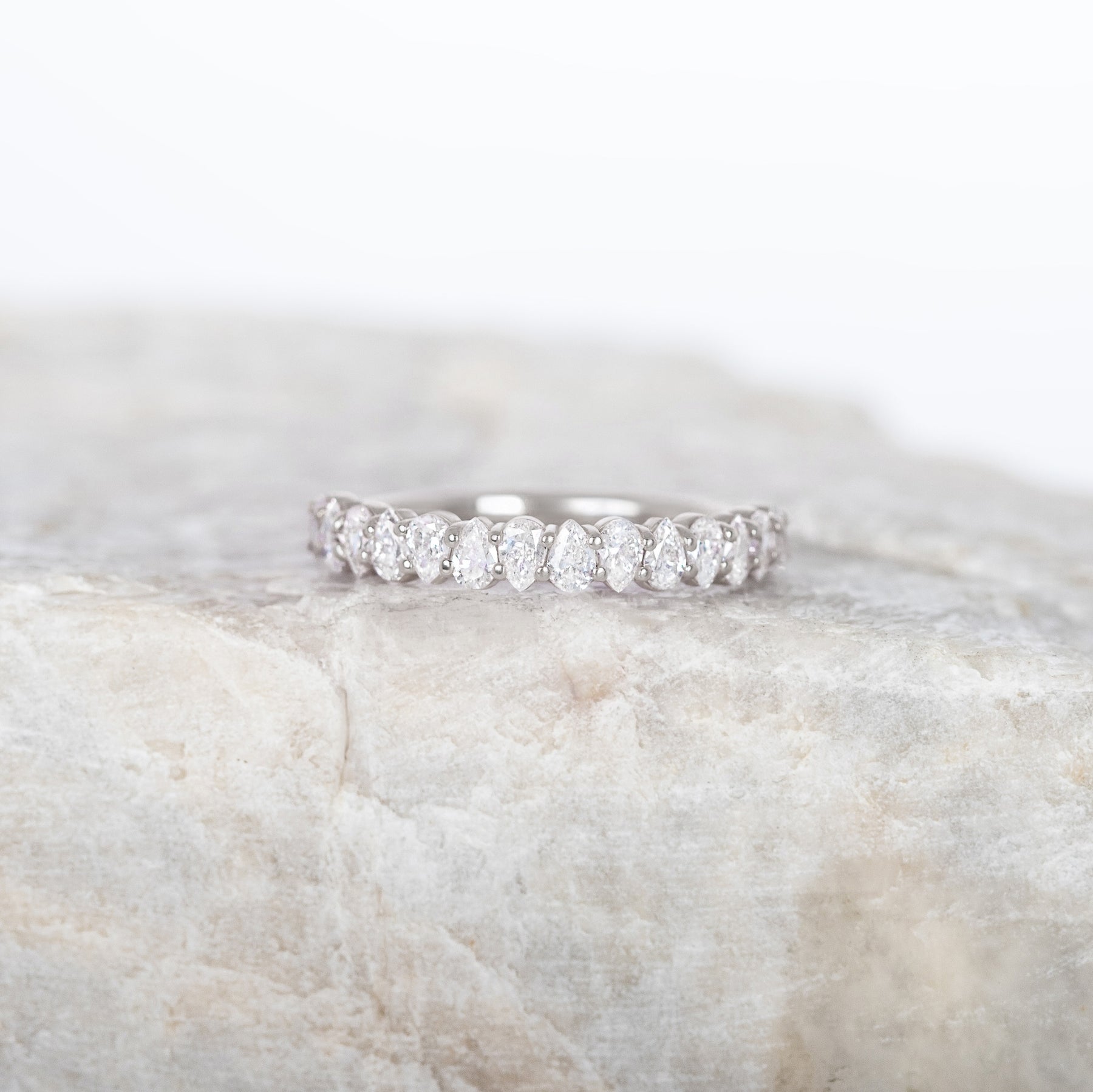 Sutton Petite Diamond Ring | Laura Preshong – Laura-Preshong-Jewelry