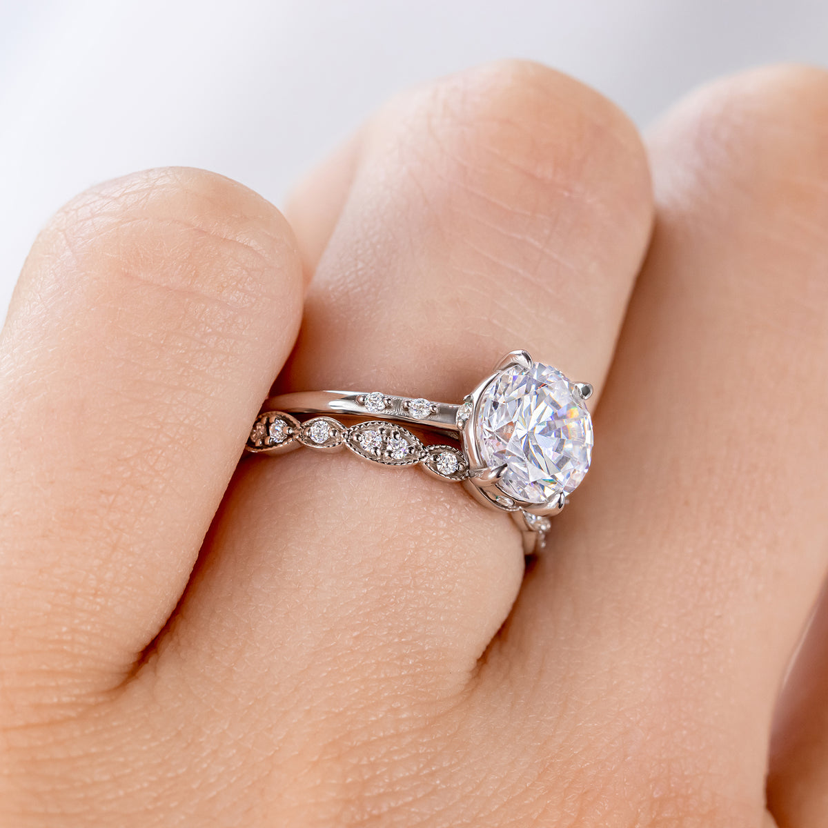 Wren ~ Round Brilliant Engagement Ring