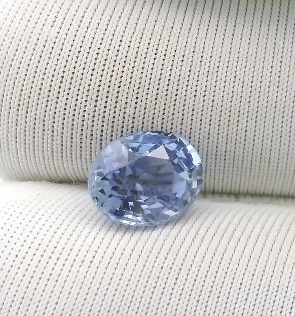 OVAL 1.57ct NATURAL BLUE SAPPHIRE - SRI LANKA 38261D241