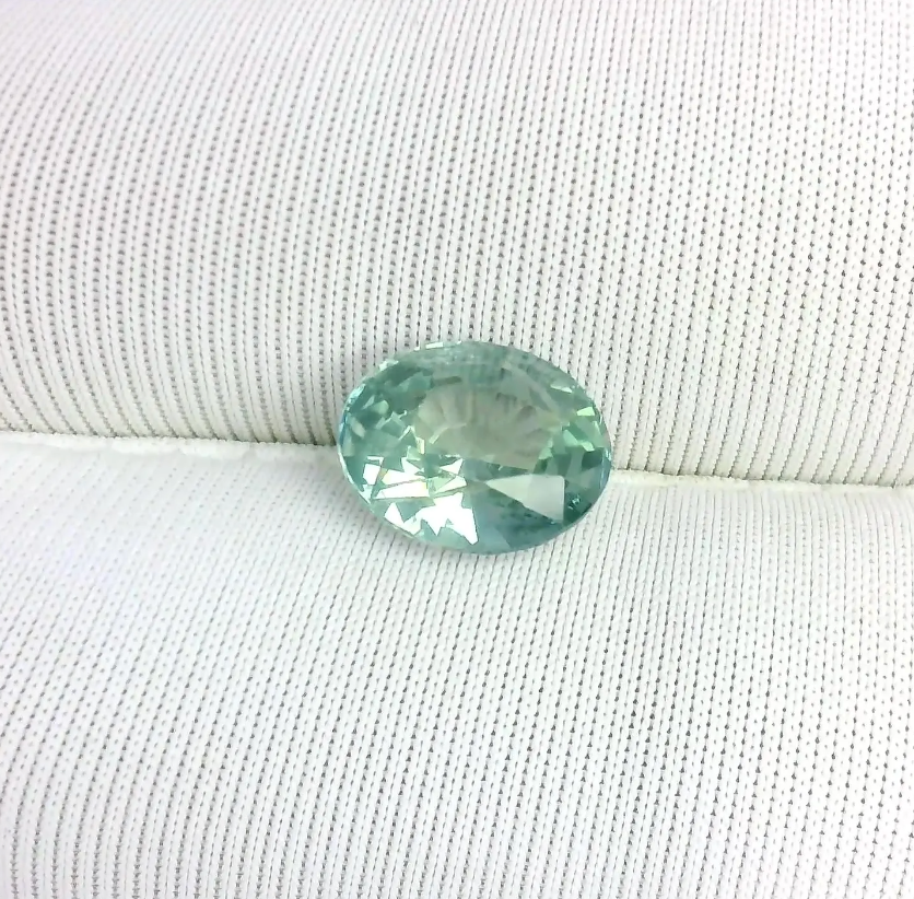 OVAL 1.66ct NATURAL GREEN SAPPHIRE - MADAGASCAR 1BC531F50