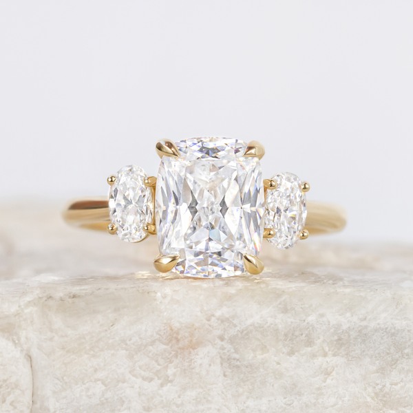 金欠タカシくんAMBUSH MISFIT STONE RINGネックレス Sophie Oval Three Stone Ring | Laura Preshong – Laura-Preshong-Jewelry