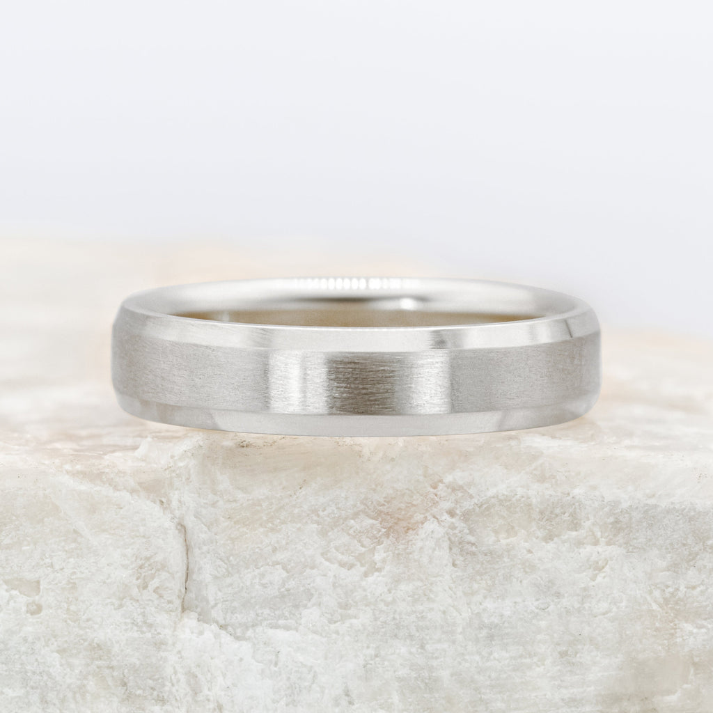 Theo Beveled Edge Wedding Ring | Laura Preshong – Laura-Preshong