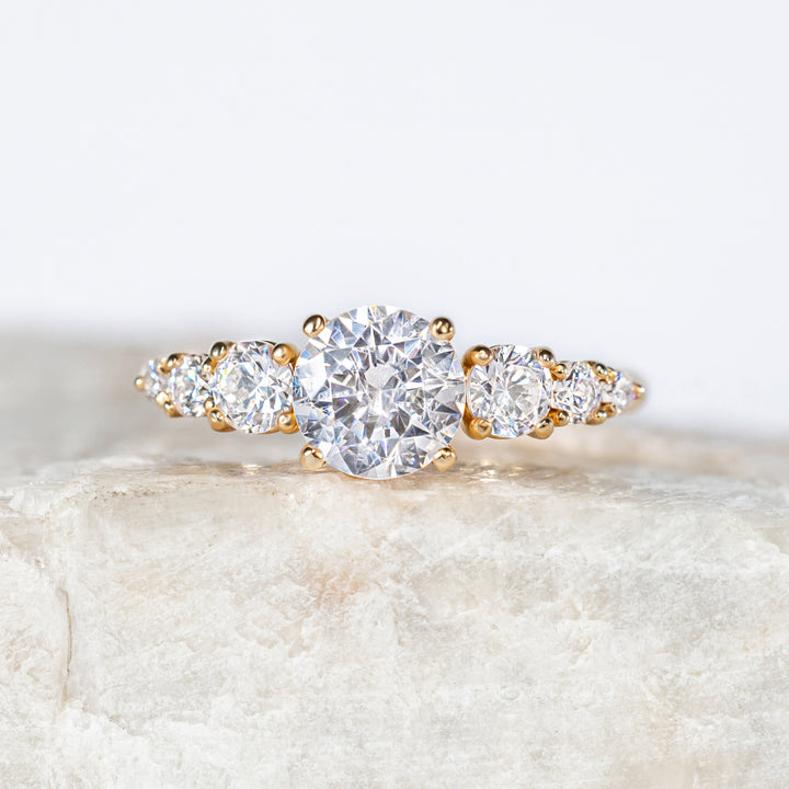 OOO(Ring Ring Ring)ハンドメイド　イヤリング　黄　アクセサリー Zoey Side Stone Ring | Laura Preshong – Laura-Preshong-Jewelry