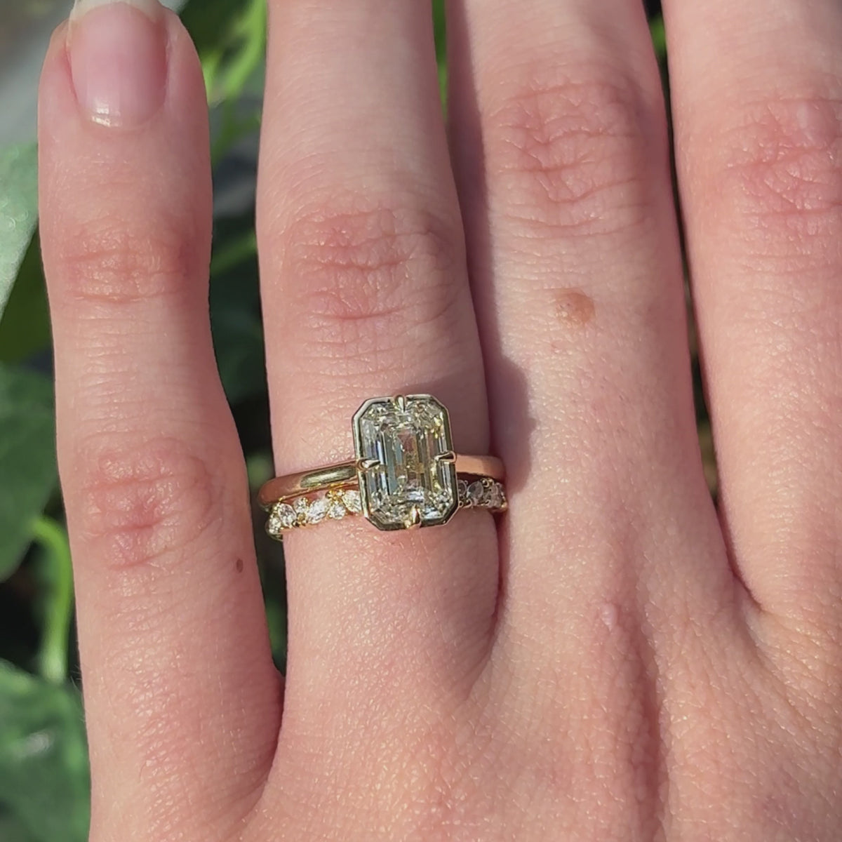 Paloma ~ Collet Ring