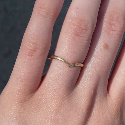 Vida ~ Curve Wedding Ring