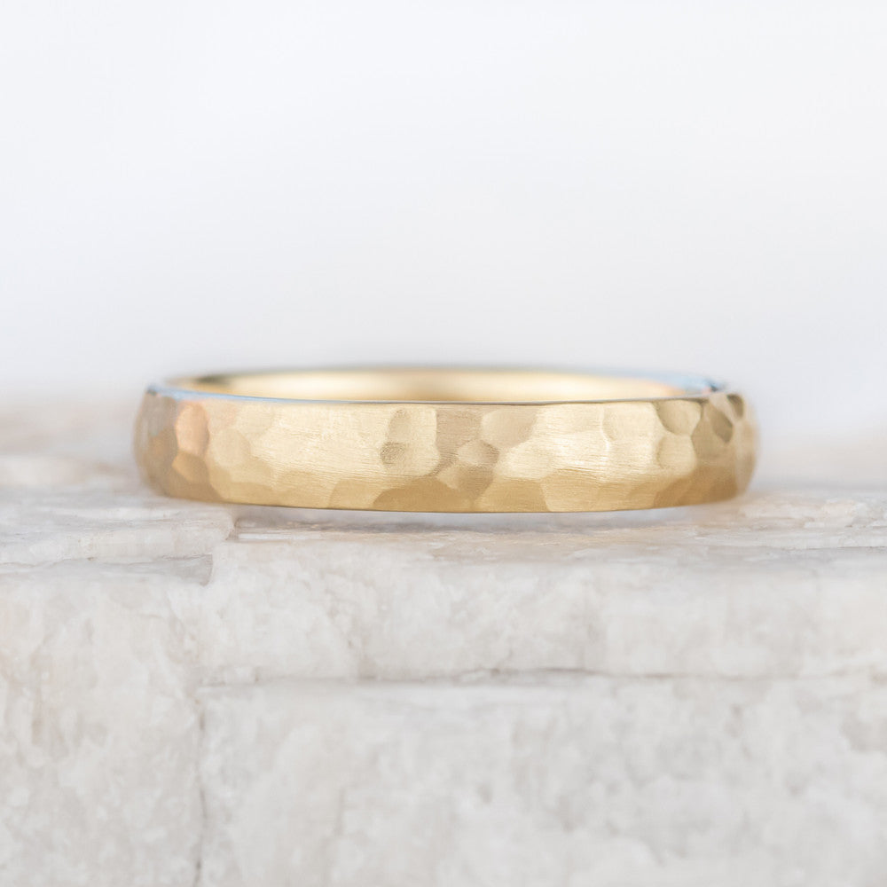 Rocco Hammered Band - Yellow Gold Matte